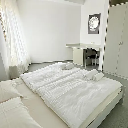 Point Hostel *